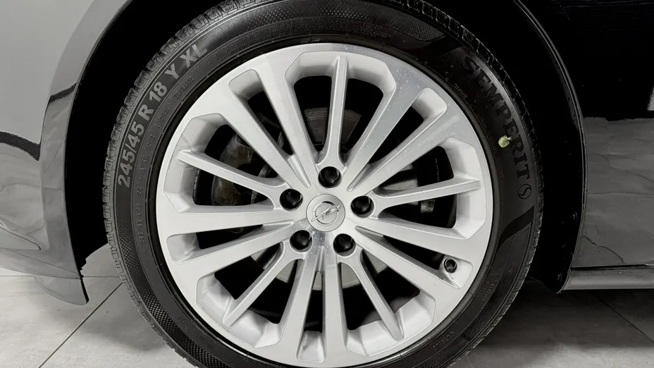 OPEL Insignia -