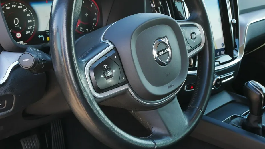 VOLVO V60 -