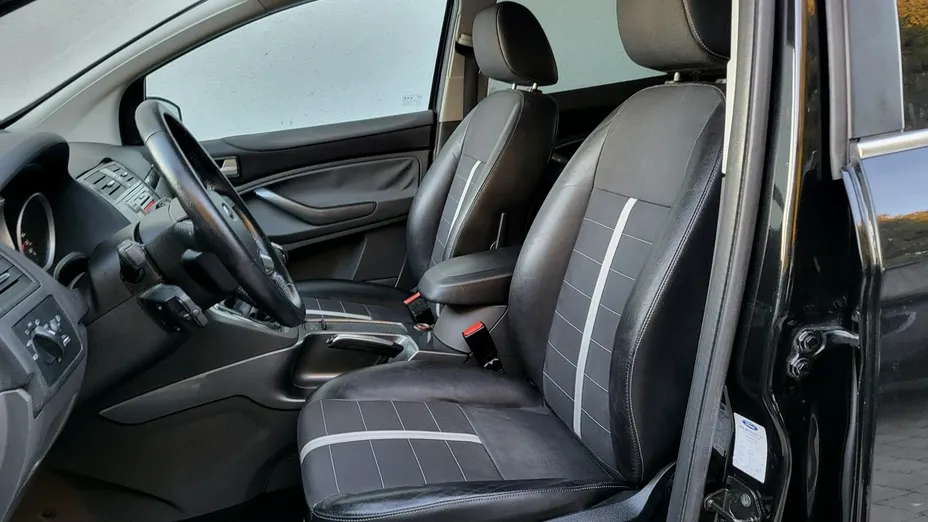 FORD Kuga -