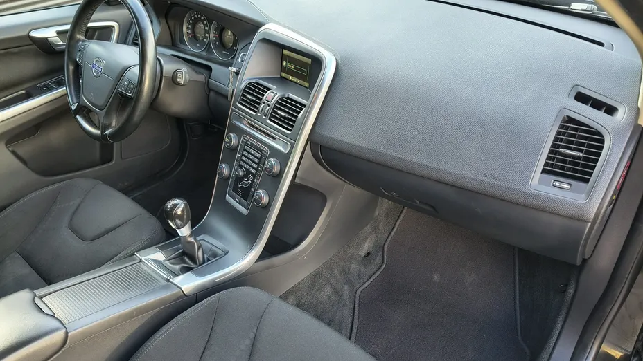 VOLVO XC60 -
