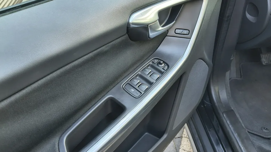 VOLVO XC60 -