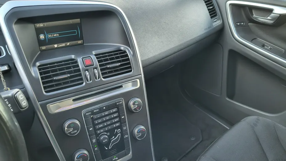 VOLVO XC60 -