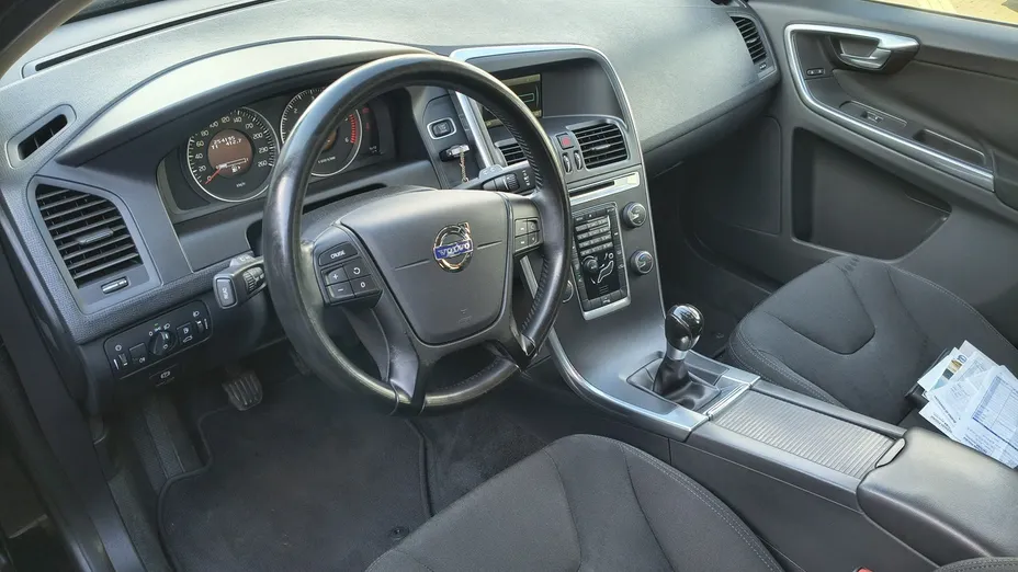 VOLVO XC60 -