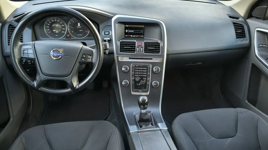 VOLVO XC60 -