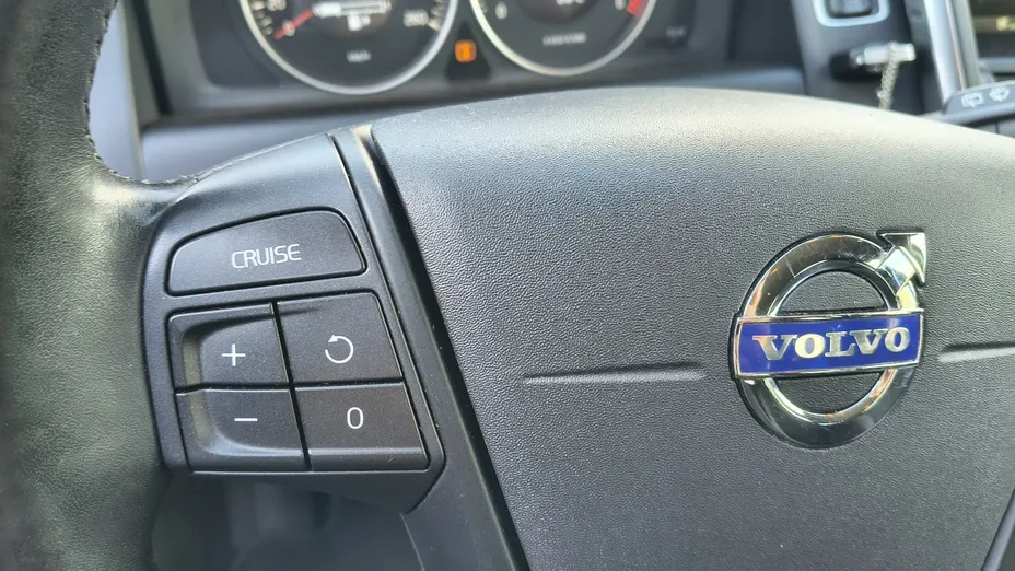 VOLVO XC60 -