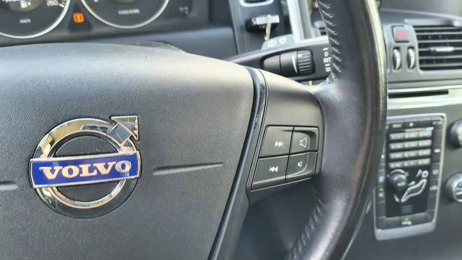 VOLVO XC60 -