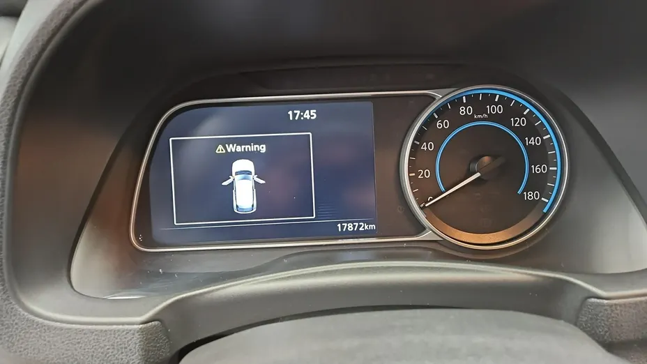 NISSAN Leaf -