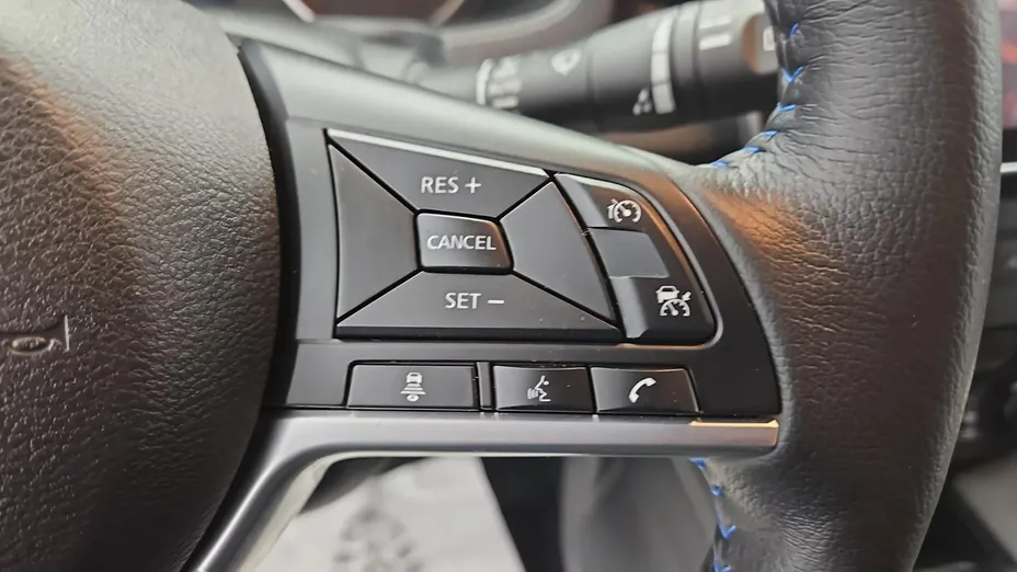 NISSAN Leaf -