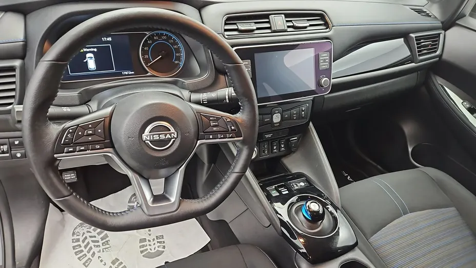 NISSAN Leaf -