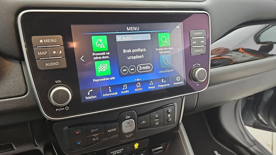 NISSAN Leaf -