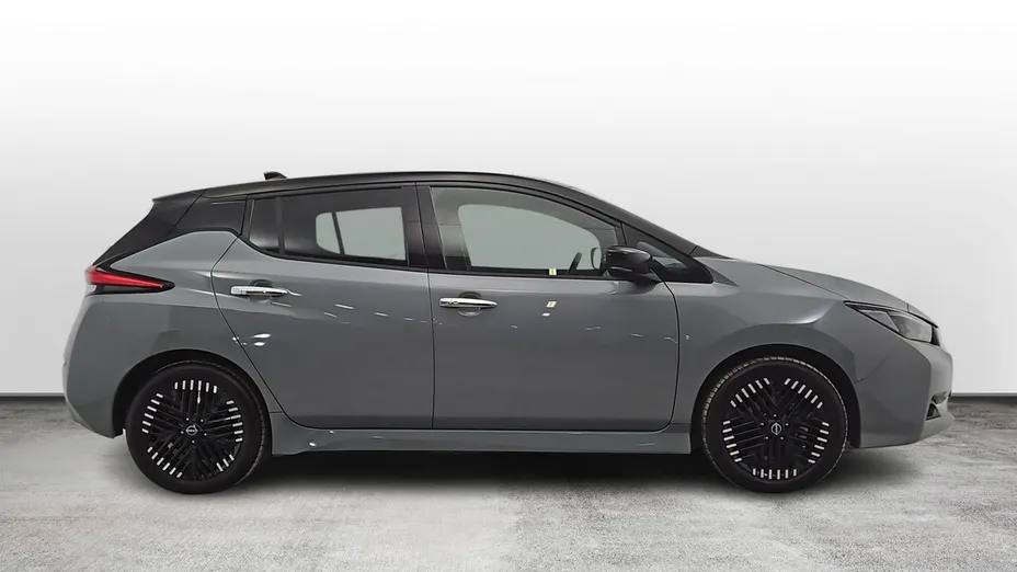 NISSAN Leaf -