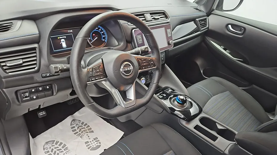 NISSAN Leaf -