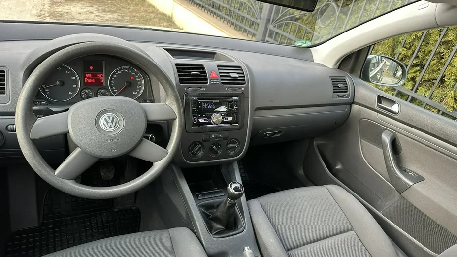 VOLKSWAGEN Golf -