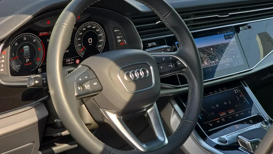 AUDI Q8 -