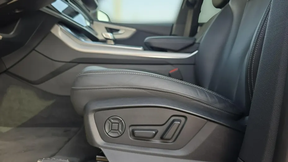 AUDI Q8 -