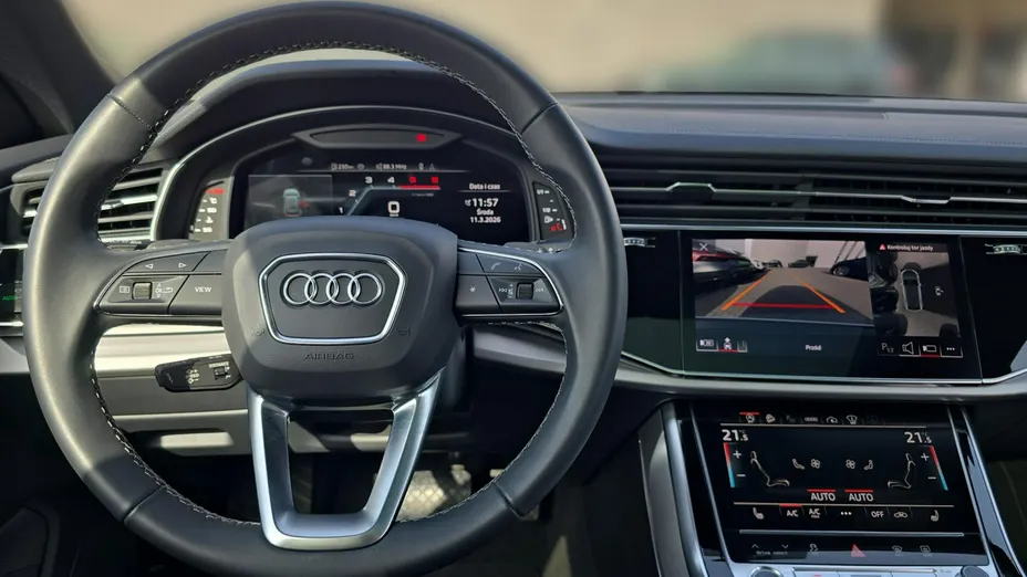 AUDI Q8 -