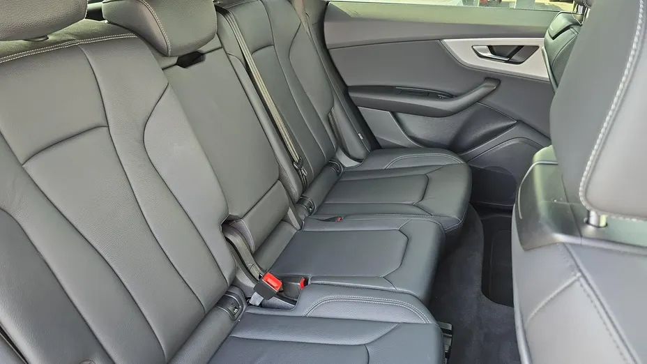 AUDI Q8 -