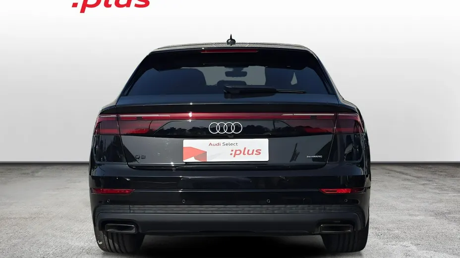 AUDI Q8 -