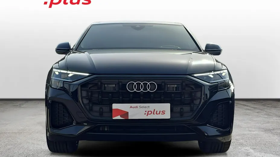 AUDI Q8 -