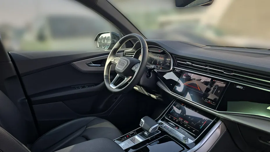 AUDI Q8 -