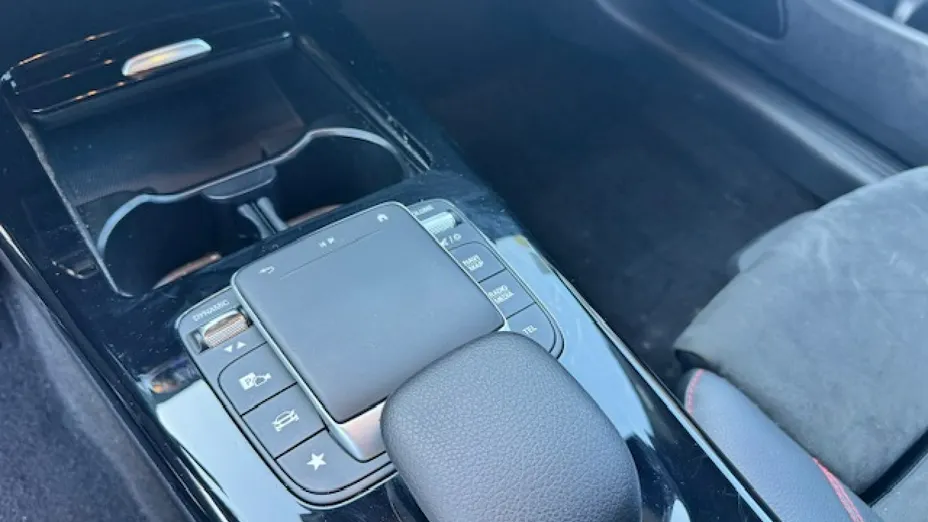 MERCEDES-BENZ CLA -