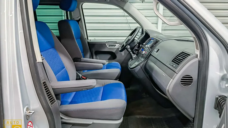 VOLKSWAGEN Multivan -