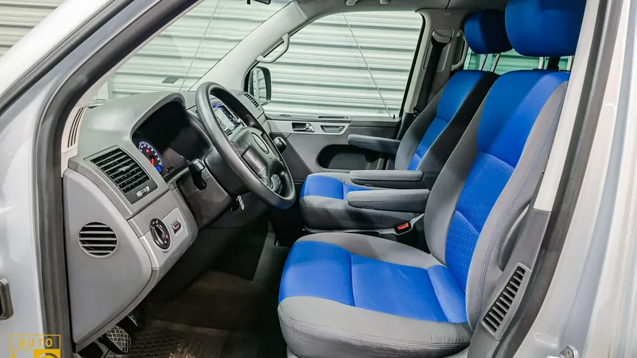 VOLKSWAGEN Multivan -