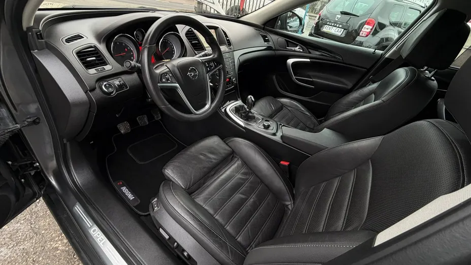 OPEL Insignia -
