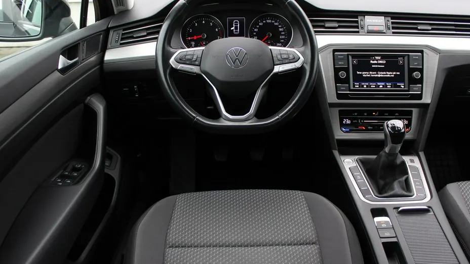 VOLKSWAGEN Passat -