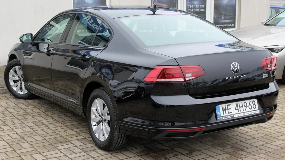 VOLKSWAGEN Passat -