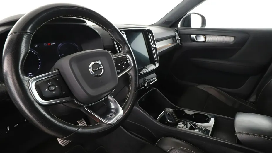 VOLVO XC40 -