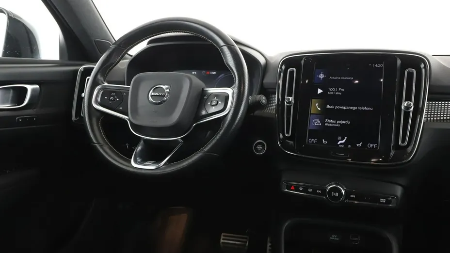 VOLVO XC40 -