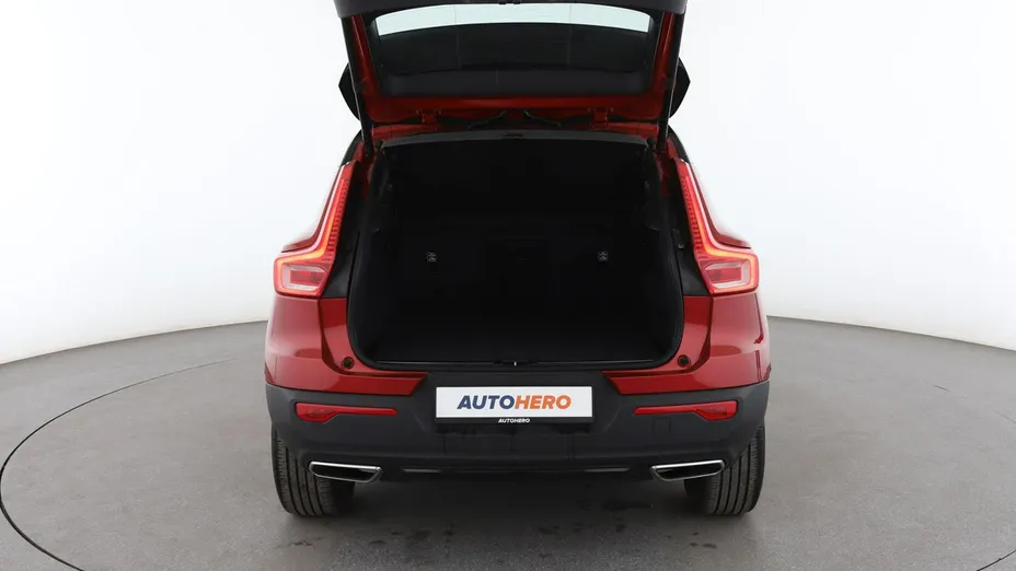 VOLVO XC40 -