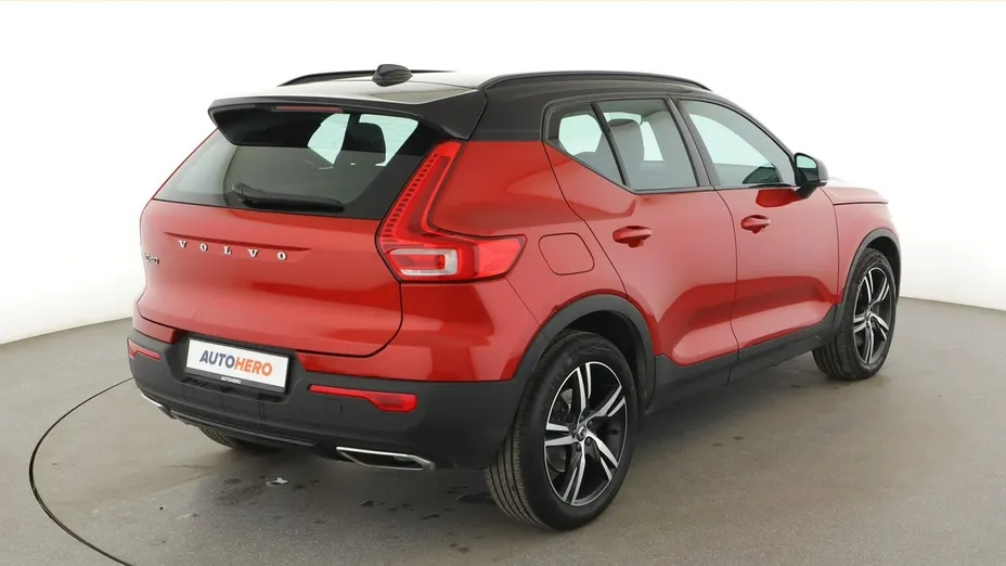 VOLVO XC40 -