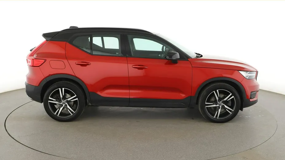VOLVO XC40 -