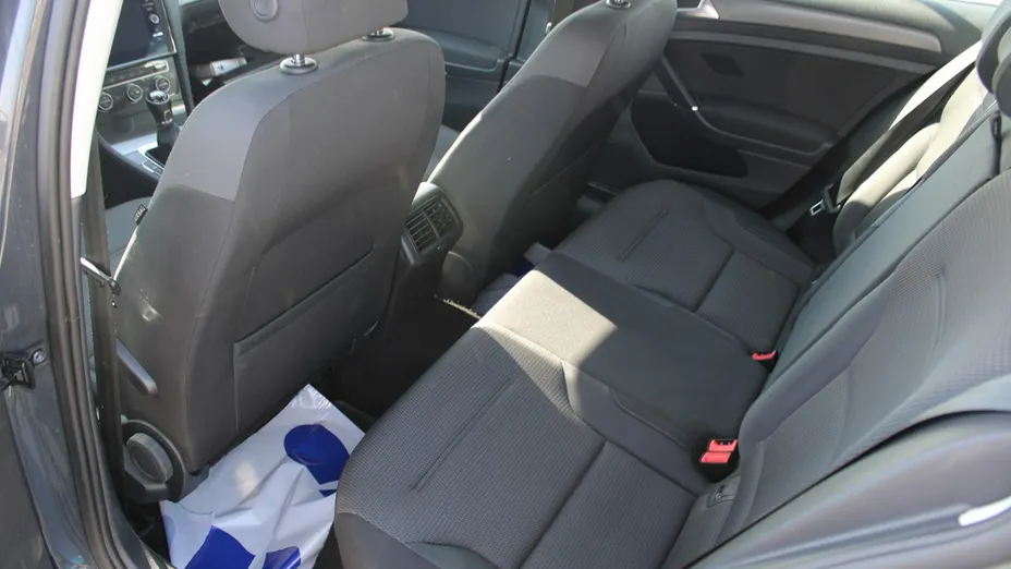 VOLKSWAGEN Golf -