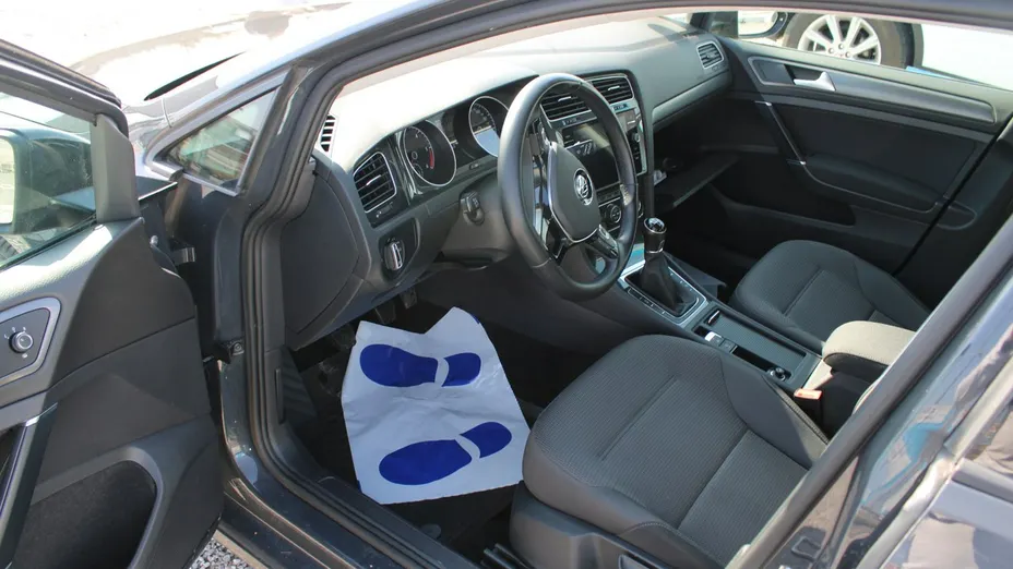 VOLKSWAGEN Golf -