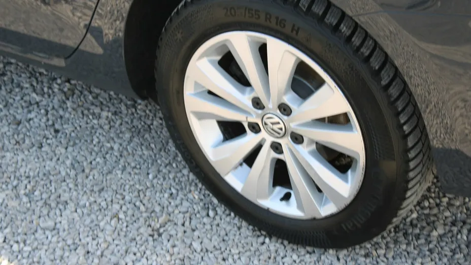 VOLKSWAGEN Golf -