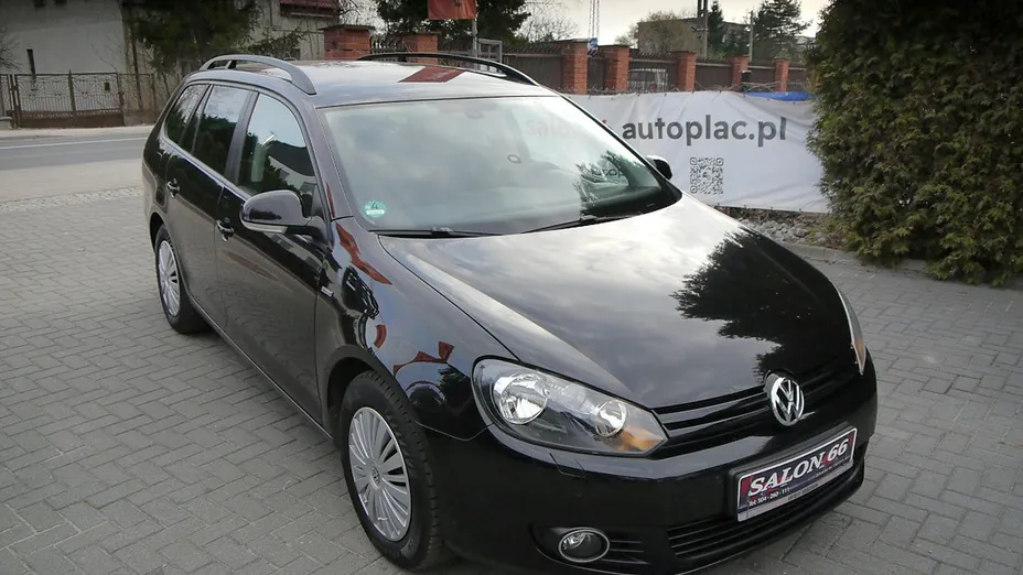 VOLKSWAGEN Golf -