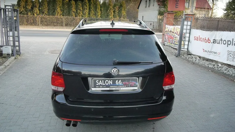 VOLKSWAGEN Golf -