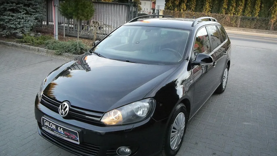 VOLKSWAGEN Golf -