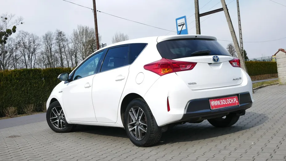 TOYOTA Auris -