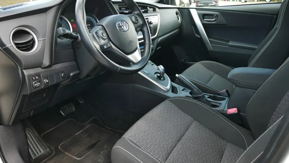 TOYOTA Auris -
