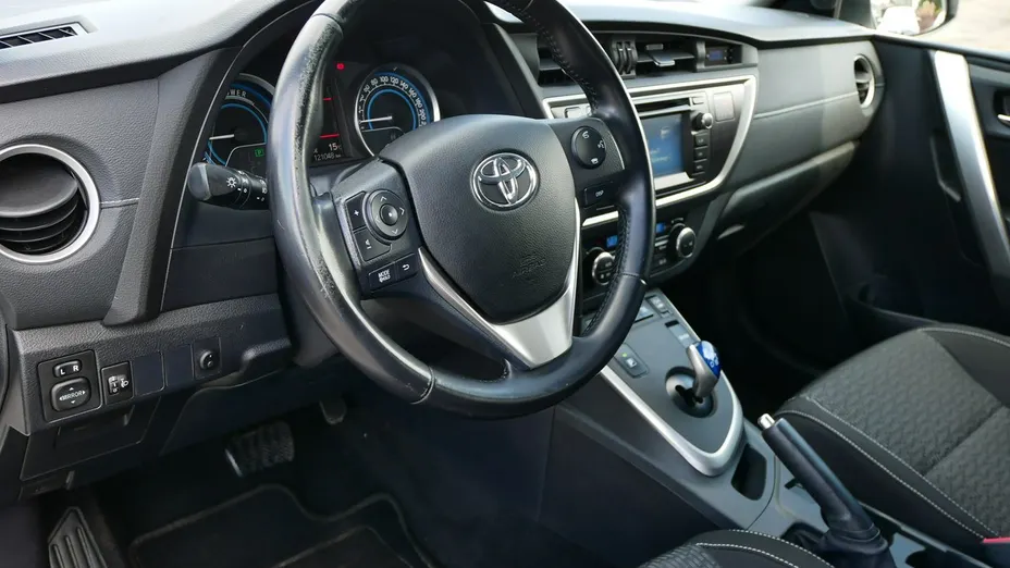 TOYOTA Auris -