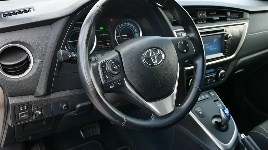 TOYOTA Auris -