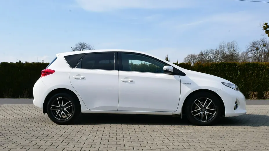 TOYOTA Auris -