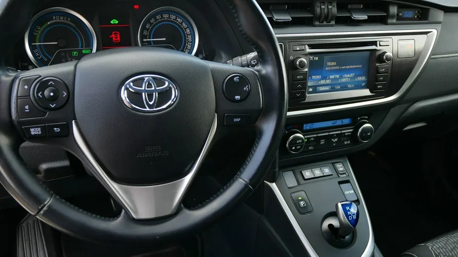 TOYOTA Auris -