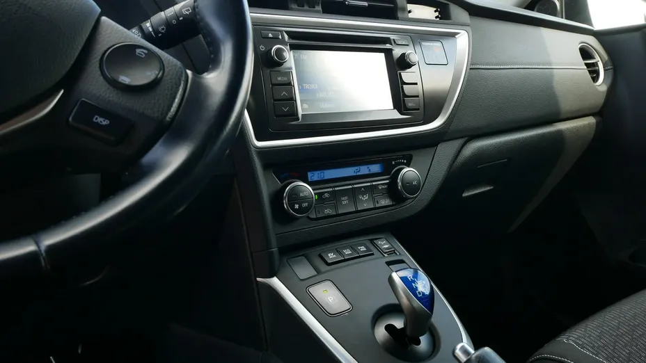 TOYOTA Auris -