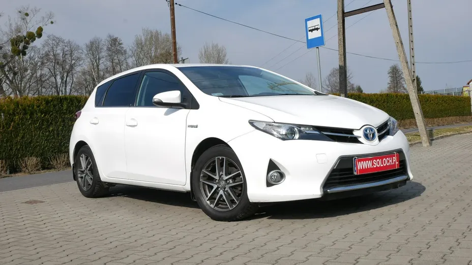 TOYOTA Auris -