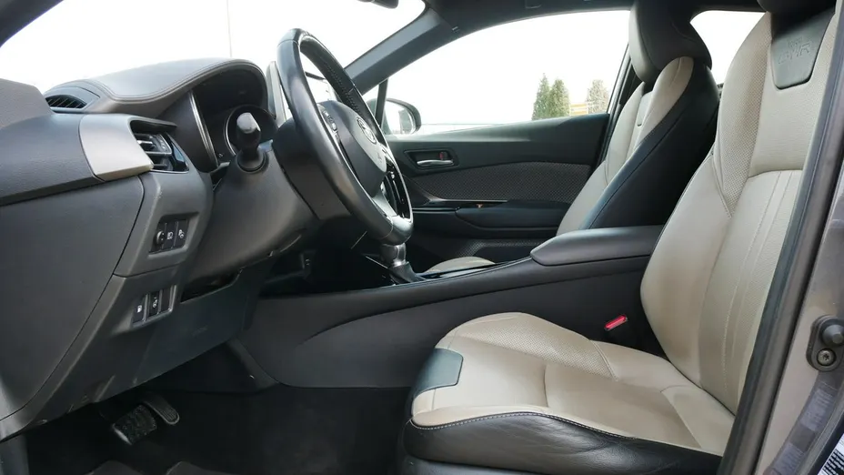 TOYOTA C-HR -